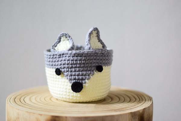 wolfy crochet planter